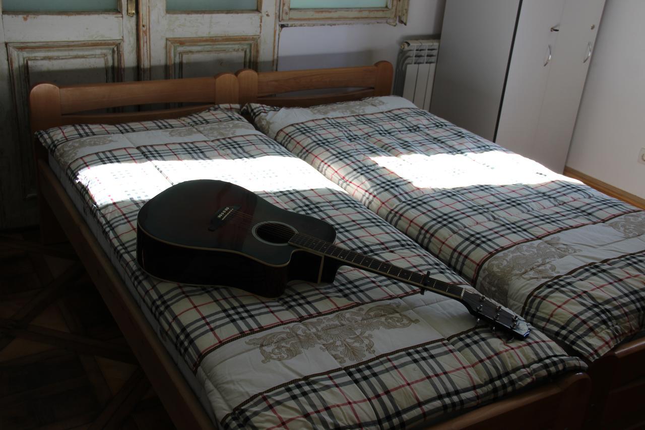 Hostel Mif Ivano-Frankivsk Extérieur photo