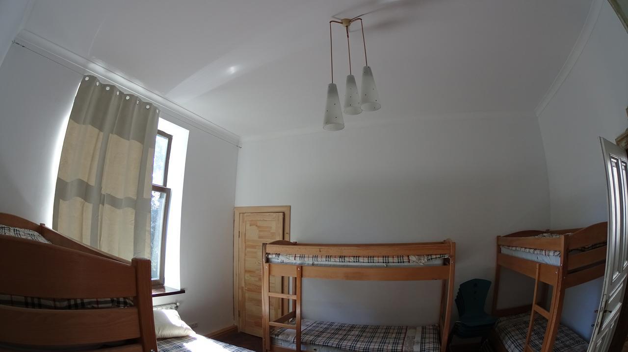 Hostel Mif Ivano-Frankivsk Extérieur photo